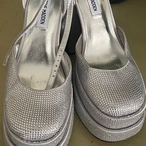 Steve Madden Silver Platform heel